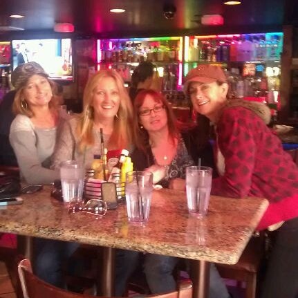 Foto diambil di Hurricane&#39;s Bar &amp; Grill oleh Stacey B. pada 2/11/2012