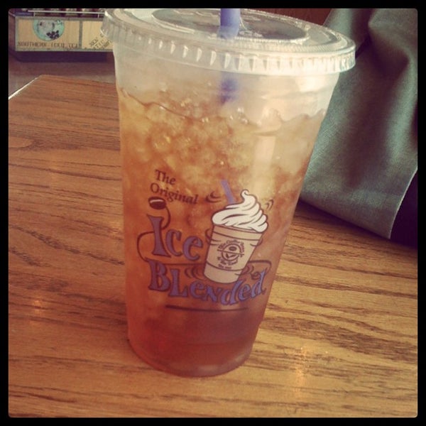 Photo taken at The Coffee Bean &amp; Tea Leaf by Angela T. on 5/15/2012