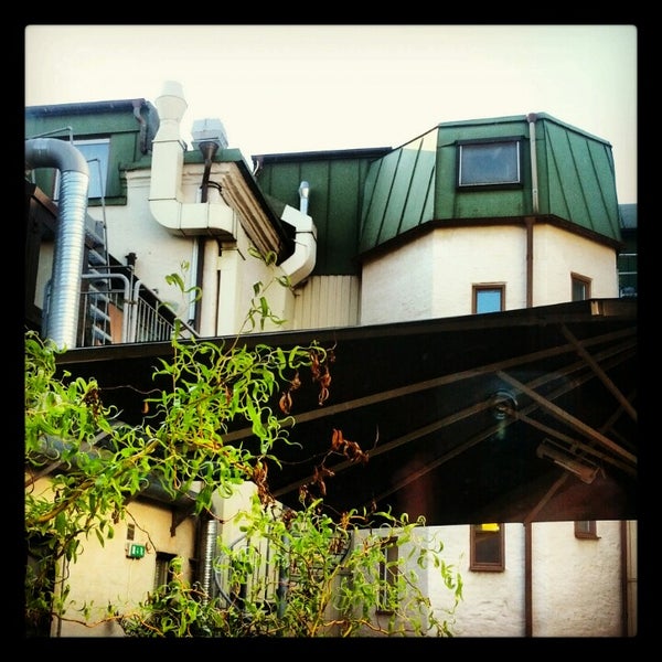 8/14/2012 tarihinde Ulf L.ziyaretçi tarafından Hotel Flora'de çekilen fotoğraf