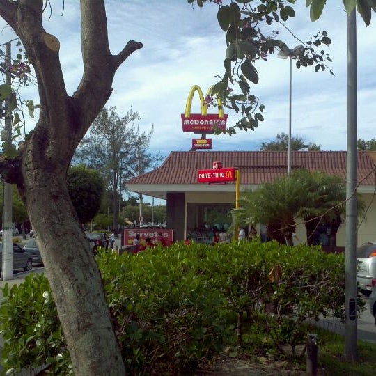 Foto tomada en McDonald&#39;s  por Bruno O. el 5/25/2012