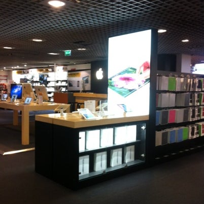 Photo taken at Fnac by W D. on 8/5/2012