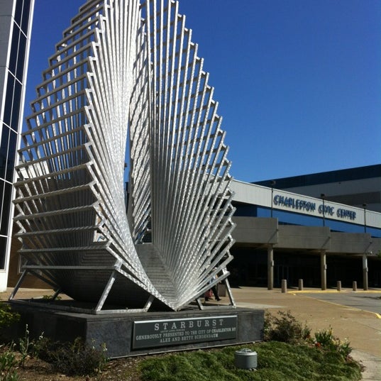 4/10/2012 tarihinde Beth K.ziyaretçi tarafından Charleston Civic Center'de çekilen fotoğraf