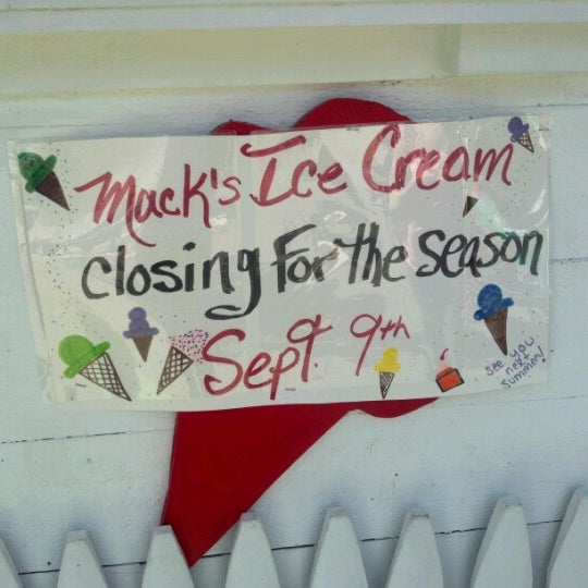 Photo taken at Mack&#39;s Ice Cream by WayneNH on 9/3/2012
