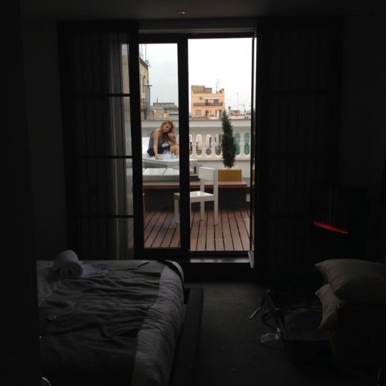 6/19/2012 tarihinde Sergei M.ziyaretçi tarafından Hotel Sixtytwo Barcelona'de çekilen fotoğraf