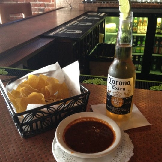 Foto diambil di La Fiesta Mexican Cuisine &amp; Lounge oleh Evan C. pada 6/6/2012
