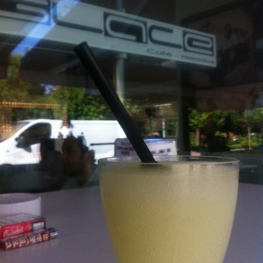 6/6/2012 tarihinde Jose R.ziyaretçi tarafından Glace Lounge Bar'de çekilen fotoğraf