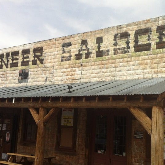 Das Foto wurde bei Pioneer Saloon Goodsprings, Nevada von  ℋumorous am 3/28/2012 aufgenommen