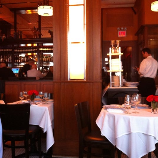 รูปภาพถ่ายที่ Paola&#39;s Restaurant โดย Jack S. เมื่อ 8/14/2012
