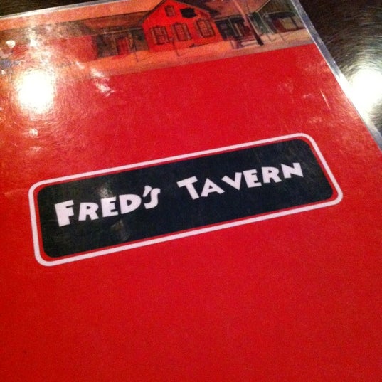 7/24/2012 tarihinde Chris D.ziyaretçi tarafından Fred&#39;s Tavern &amp; Liquor Store'de çekilen fotoğraf