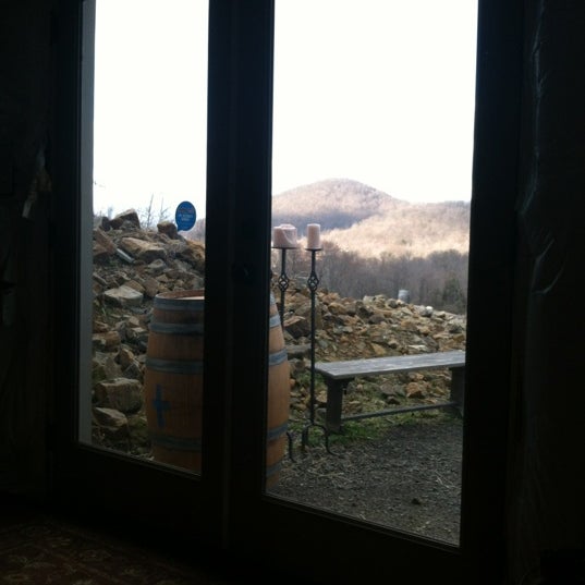 2/25/2012 tarihinde Bill F.ziyaretçi tarafından Cobbler Mountain Cellars'de çekilen fotoğraf
