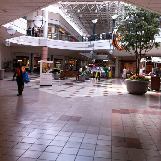 3/19/2012 tarihinde Armando J.ziyaretçi tarafından Southlake Mall'de çekilen fotoğraf
