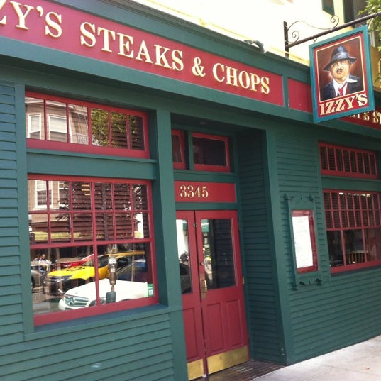 Photo prise au Izzy&#39;s Steaks &amp; Chops par Bob Q. le7/25/2012