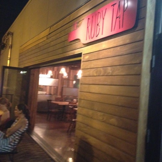 Foto tirada no(a) The Ruby Tap por Dianne em 8/8/2012