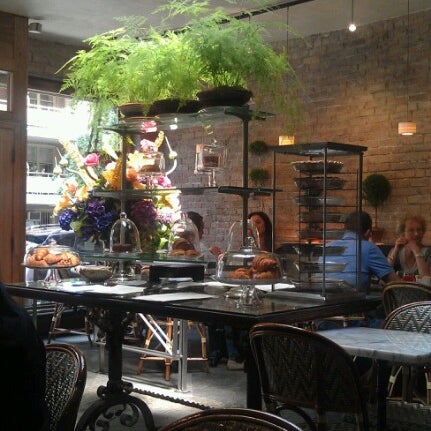 7/1/2012 tarihinde Jackie H.ziyaretçi tarafından Zé Café'de çekilen fotoğraf