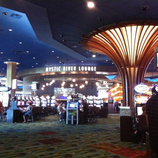 Foto tirada no(a) River Spirit Casino por Kristie M. em 6/27/2012
