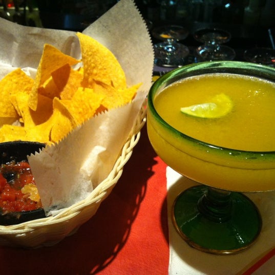 Снимок сделан в Franklin Inn Mexican Restaurant пользователем courtney z. 4/29/2012