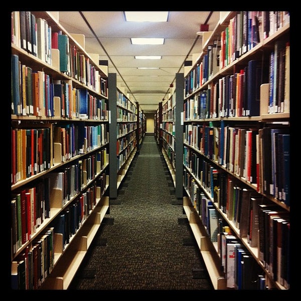 8/27/2012にKara G.がThomas G. Carpenter Libraryで撮った写真