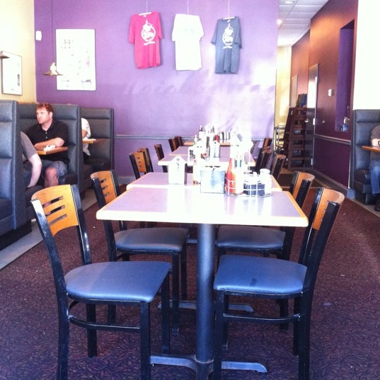 5/28/2012にSam L.がNeighborhood Cafeで撮った写真