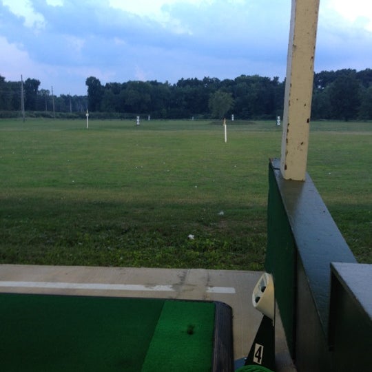 Foto tirada no(a) Anchor Golf Center por Kristen R. em 9/7/2012