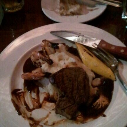 Foto tirada no(a) 5th Street Steakhouse por Jessica R. em 2/17/2012