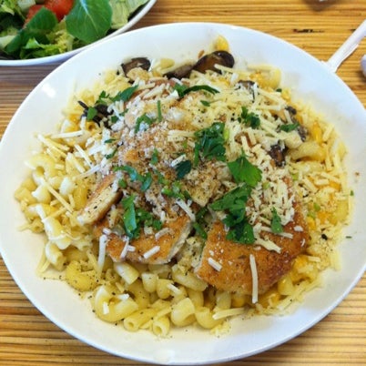 9/3/2012 tarihinde AJ W.ziyaretçi tarafından Noodles &amp; Company'de çekilen fotoğraf