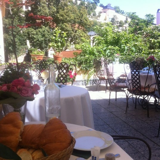8/19/2012 tarihinde Anastasia S.ziyaretçi tarafından Pálffy Palác Restaurant'de çekilen fotoğraf