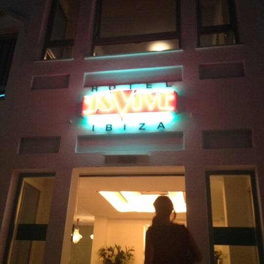 รูปภาพถ่ายที่ Hotel Es Vivé โดย Brett H. เมื่อ 6/24/2012