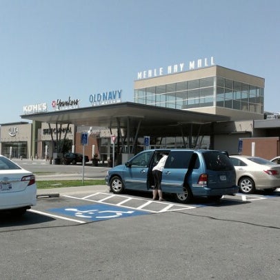 6/27/2012 tarihinde Nathan B.ziyaretçi tarafından Merle Hay Mall'de çekilen fotoğraf