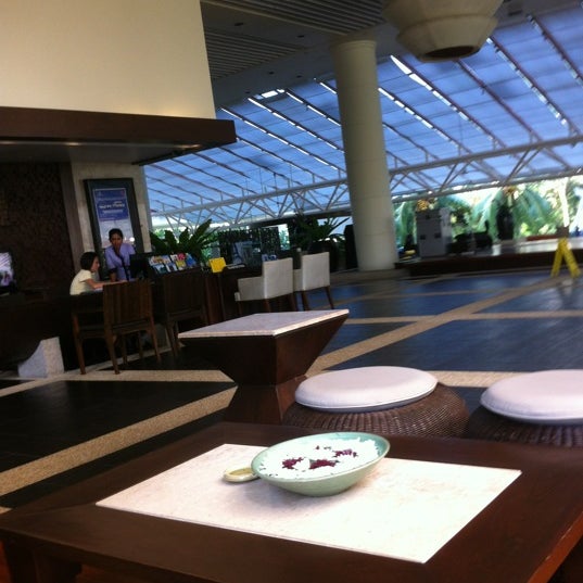 Das Foto wurde bei Andaman Lounge @ Hilton Phuket Lobby von กฤษฎา ท. am 3/18/2012 aufgenommen