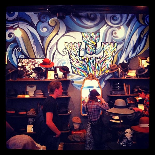 5/6/2012 tarihinde Andres C.ziyaretçi tarafından Goorin Bros. Hat Shop'de çekilen fotoğraf