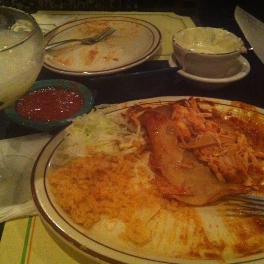 Foto tomada en Manny&#39;s Mexican Restaurant  por Chelsea H. el 5/19/2012