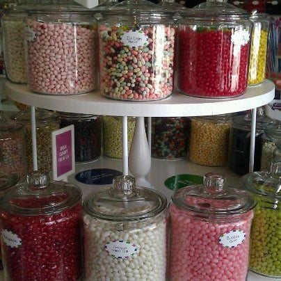 Foto diambil di Sugar Shop oleh Min O. pada 4/14/2012