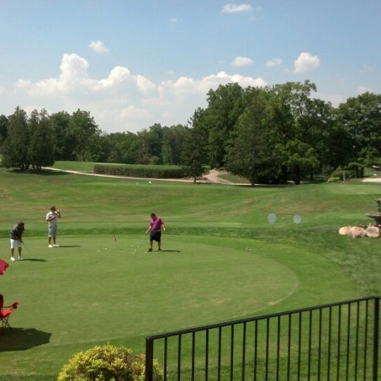 รูปภาพถ่ายที่ Bunker Hill Golf Course โดย Mark L. เมื่อ 8/25/2012