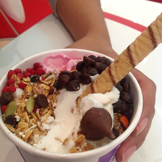 6/17/2012에 Jose F.님이 Cherry Frozen Yogurt에서 찍은 사진