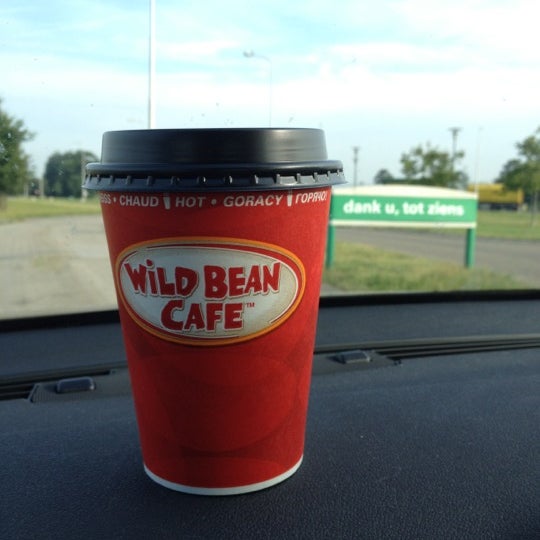 Foto scattata a Wild Bean Cafe da Mark W. il 8/23/2012