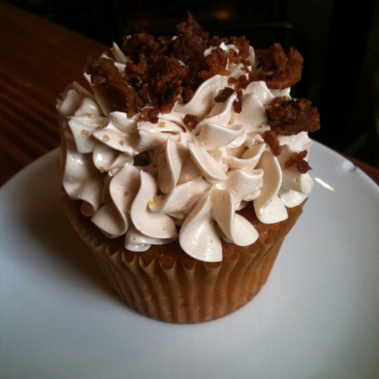 Photo taken at The Yellow Leaf Cupcake Co by Amanda B. on 6/29/2012