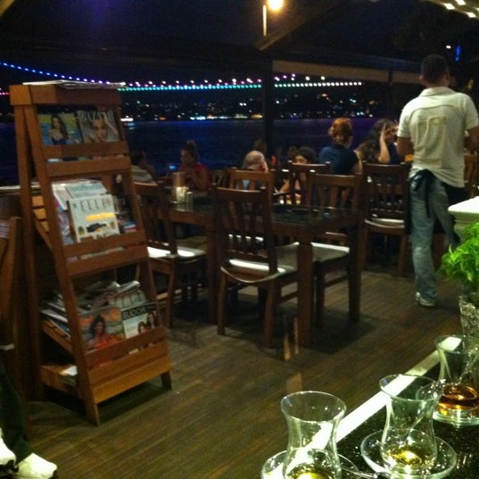 Das Foto wurde bei Taş Kahve Cafe &amp; Restaurant von Taş Kahve E. am 7/28/2012 aufgenommen