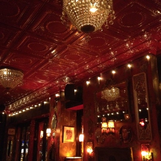 Foto tirada no(a) Simone Martini Bar &amp; Cafe por Bastian B. em 5/2/2012