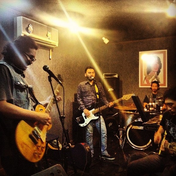 Photo taken at Rossi Musik by Alwin D R. on 8/13/2012