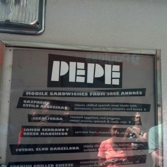 รูปภาพถ่ายที่ Pepe Food Truck [José Andrés] โดย Richard M. เมื่อ 9/13/2012