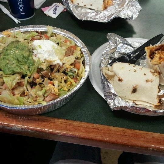 Снимок сделан в Carlito&#39;s Burritos пользователем Emma P. 7/22/2012