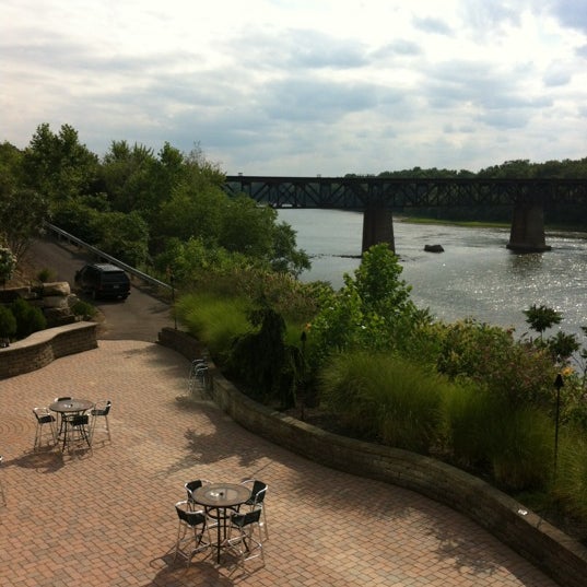Photo taken at River Grille by Ali Woods W. on 7/14/2012