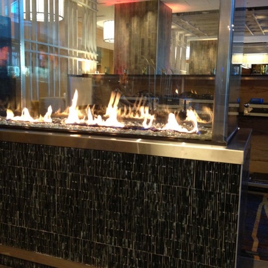 6/27/2012에 Andy E.님이 JW Marriott Lobby Lounge에서 찍은 사진