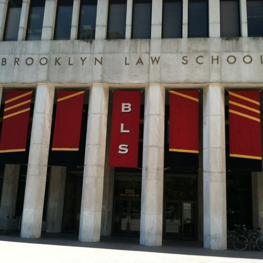 Foto tirada no(a) Brooklyn Law School por Jared K. em 5/17/2012