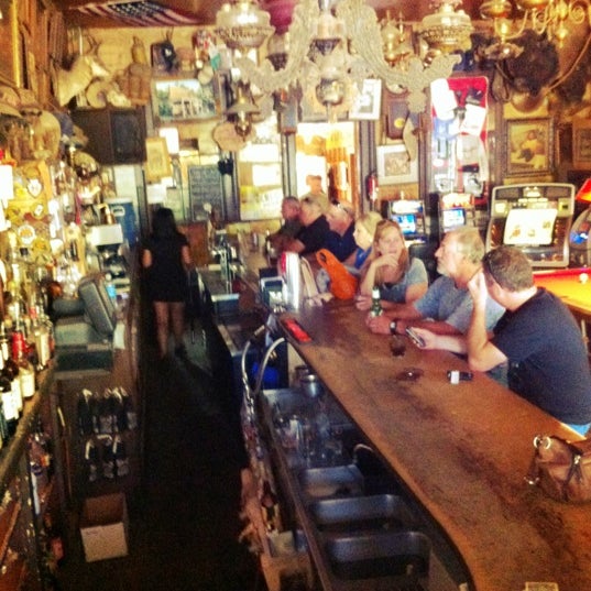 Genoa Bar & Saloon Bar