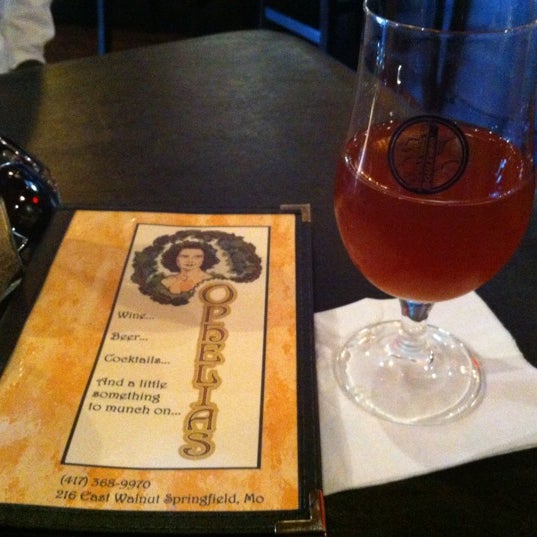 Foto diambil di Ophelia&#39;s Wine and Tapas Bar oleh Kevin P. pada 4/26/2012