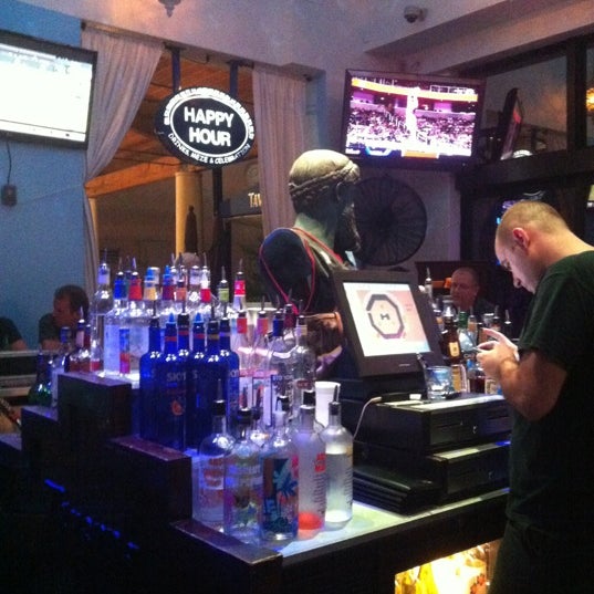 6/30/2012 tarihinde Corey M.ziyaretçi tarafından Taverna Opa'de çekilen fotoğraf