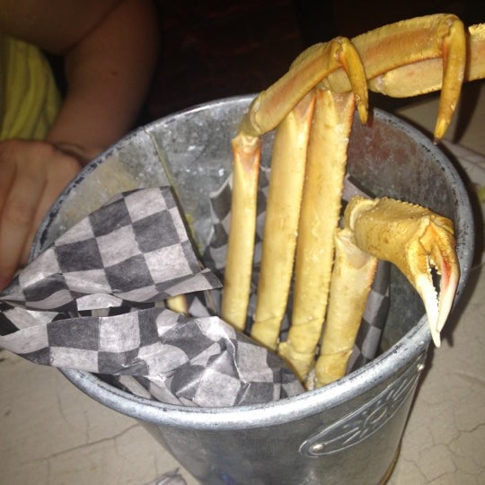 Foto diambil di Bookers BBQ Grill &amp; Crab Shack oleh Darryl H. pada 5/8/2012