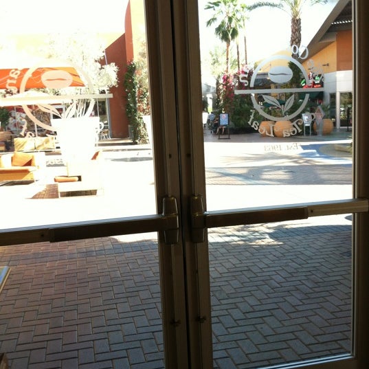 Photo taken at The Coffee Bean &amp; Tea Leaf by David T. on 4/27/2012