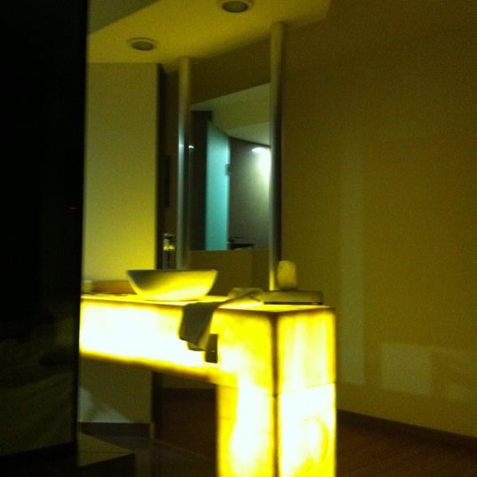 Foto diambil di Hotel &amp; Villas Pasadena oleh Teo G. pada 6/7/2012